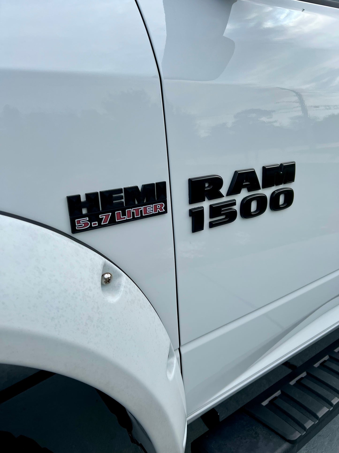 Black Emblems for HEMI 5.7L - 3 Pack